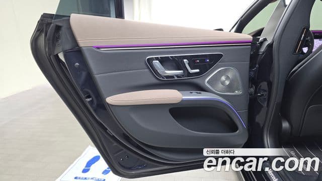 Mercedes-Benz EQS 2023 — Photo 16/36