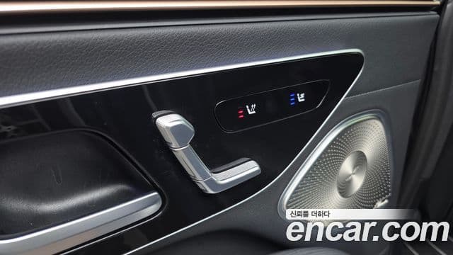 Mercedes-Benz EQS 2023 — Photo 17/36