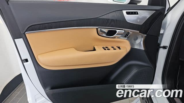 Volvo XC90 2024 — Photo 32/34