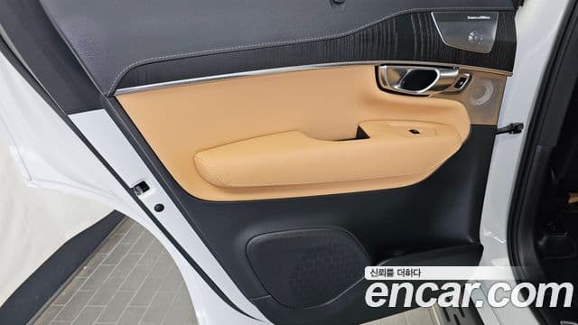 Volvo XC90 2024 — Photo 22/34