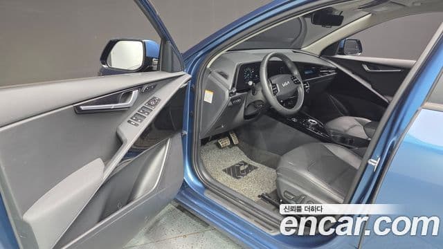 Kia Niro 2022 — ფოტო 10/20