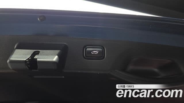 Kia Niro 2022 — ფოტო 17/20