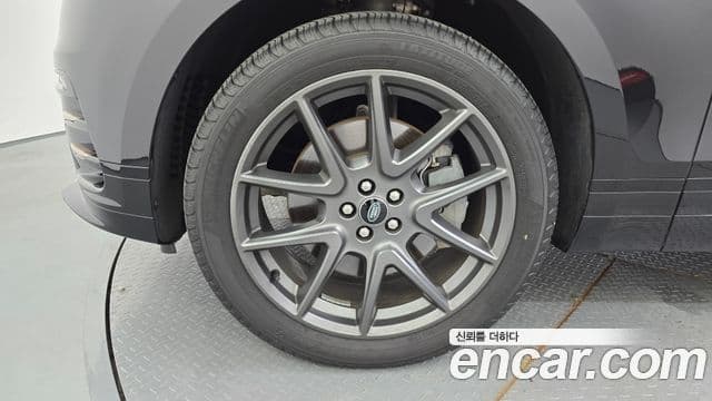 Land Rover Range Rover Velar 2023 — фото 5 из 20