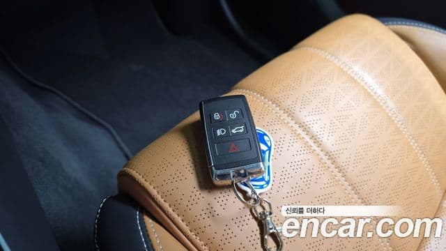 Land Rover Range Rover Velar 2023 — Şəkil 16/20