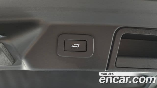 Land Rover Range Rover Velar 2023 — Şəkil 19/20