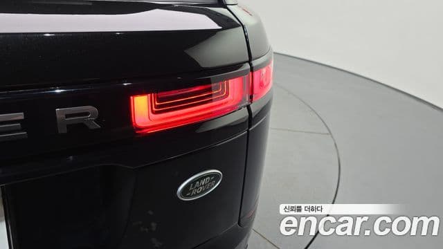 Land Rover Range Rover Velar 2023 — Photo 19/38