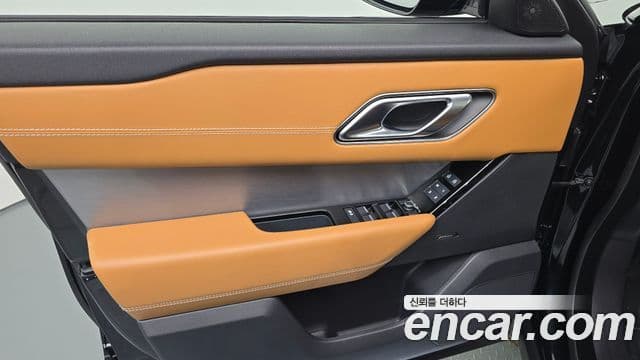 Land Rover Range Rover Velar 2023 — Photo 25/38