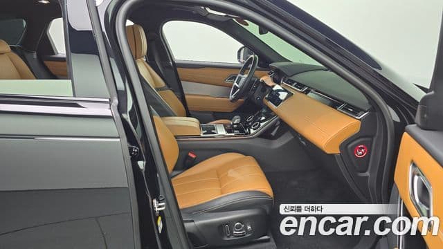 Land Rover Range Rover Velar 2023 — Photo 33/38