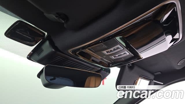 Land Rover Range Rover Velar 2023 — Photo 17/38
