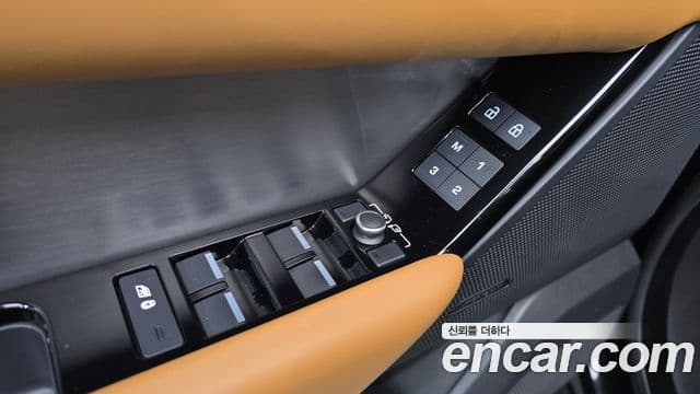 Land Rover Range Rover Velar 2023 — Photo 22/38