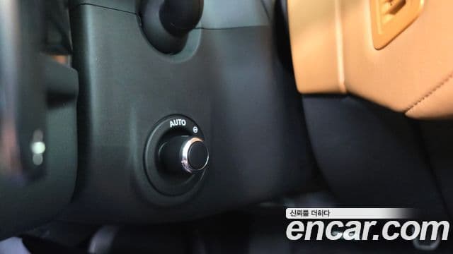 Land Rover Range Rover Velar 2023 — Photo 9/38