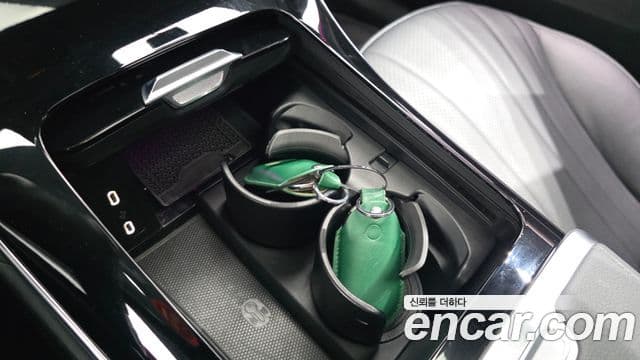 Mercedes-Benz EQE 2023 — ფოტო 25/33