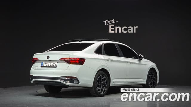 Volkswagen Jetta 2023 — ფოტო 2/20