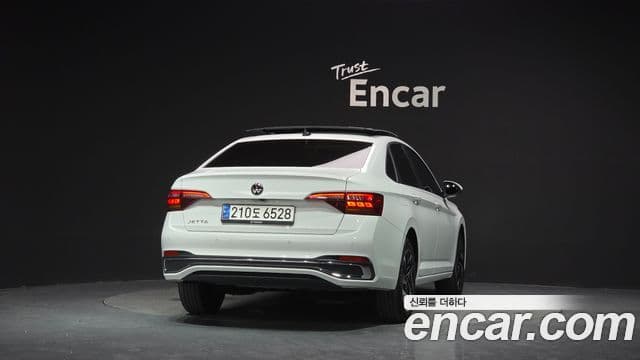 Volkswagen Jetta 2023 — ფოტო 4/20