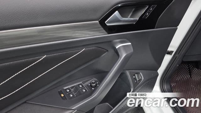 Volkswagen Jetta 2023 — ფოტო 19/20