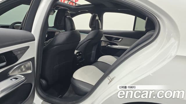 Mercedes-Benz E-Class 2025 — Фото 11/20