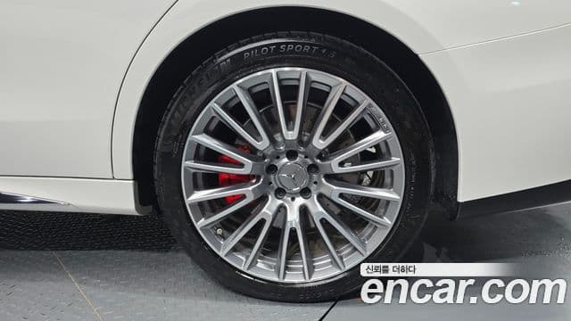 Mercedes-Benz E-Class 2025 — Photo 25/31