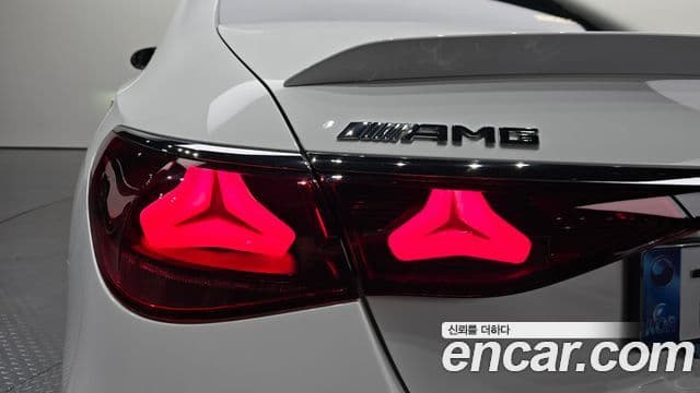 Mercedes-Benz E-Class 2025 — Photo 3/31