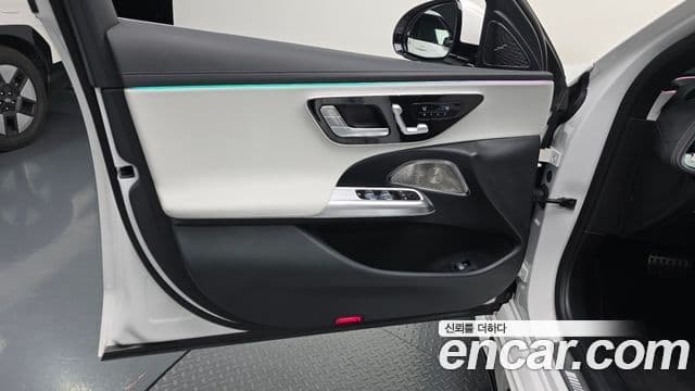 Mercedes-Benz E-Class 2025 — Photo 29/31