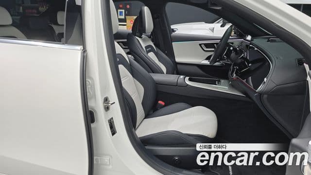 Mercedes-Benz E-Class 2025 — Photo 10/31