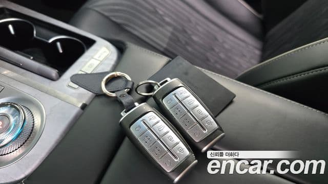 Genesis Electrified G80 2020 — ფოტო 17/20