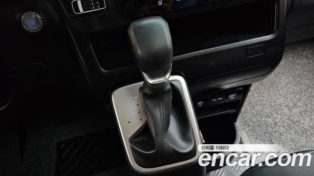 Hyundai Staria 2025 — фото 9 из 20