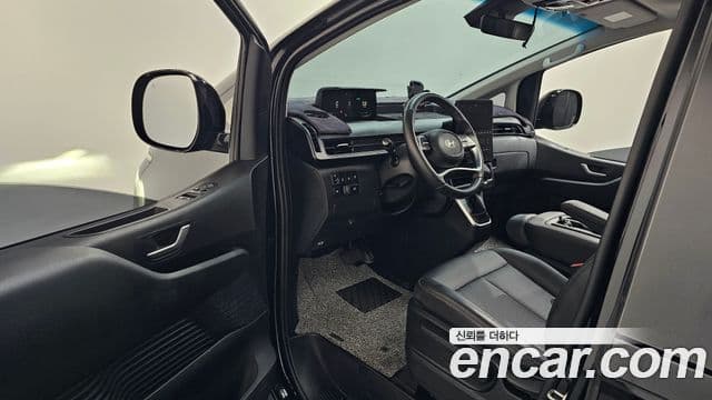 Hyundai Staria 2025 — фото 10 из 20