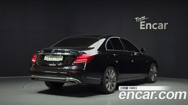Mercedes-Benz E-Class 2019 — ფოტო 1/20