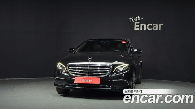 Mercedes-Benz E-Class 2019 — ფოტო 18/20