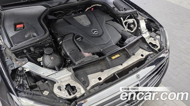 Mercedes-Benz E-Class 2019 — ფოტო 13/20