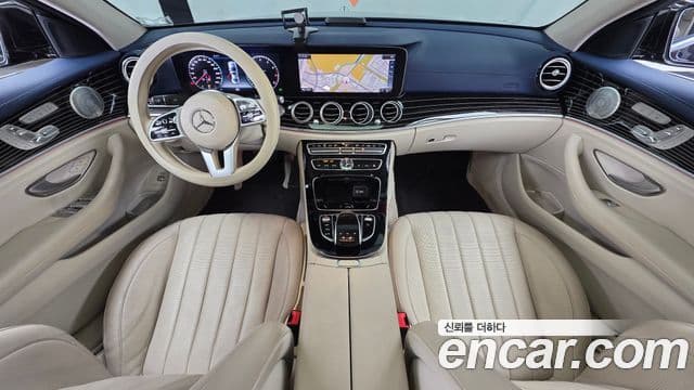 Mercedes-Benz E-Class 2019 — ფოტო 19/20