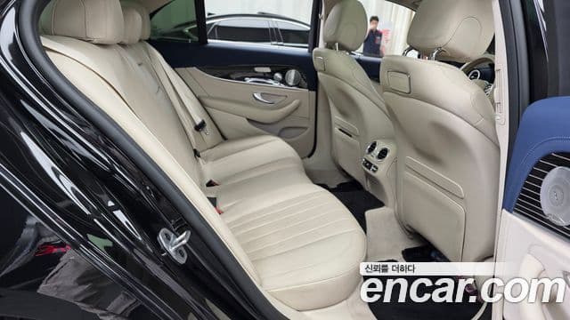 Mercedes-Benz E-Class 2019 — ფოტო 9/20