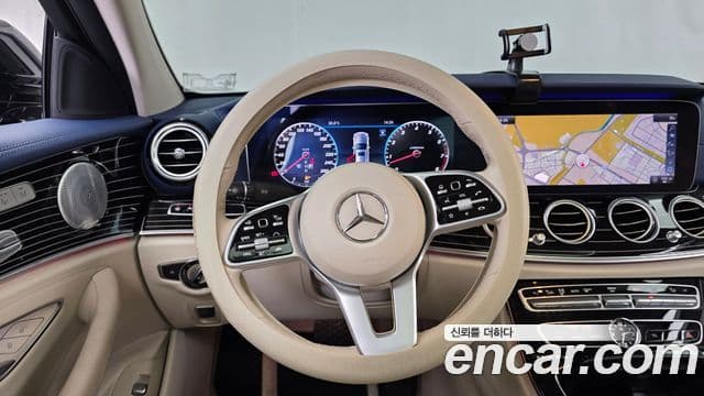 Mercedes-Benz E-Class 2019 — ფოტო 16/20