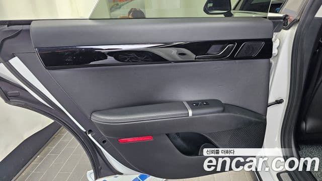 Hyundai Grandeur Hybrid 2023 — ფოტო 28/31