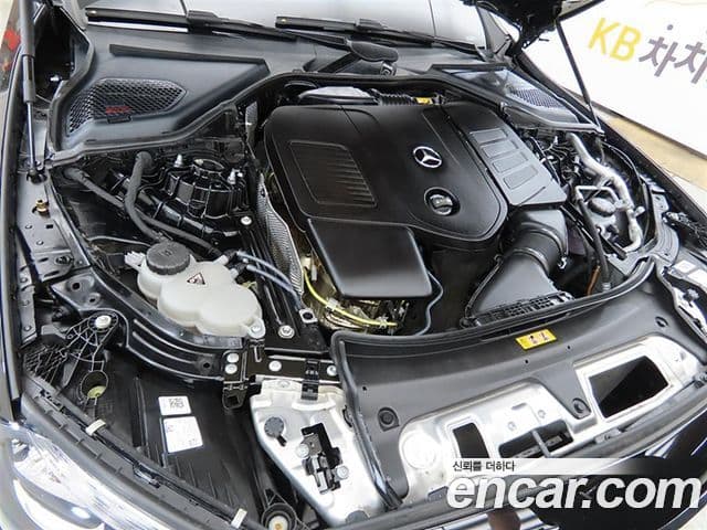 Mercedes-Benz E-Class 2025 — ფოტო 18/20