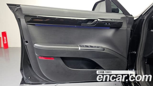 Hyundai Grandeur Hybrid 2023 — Photo 11/35