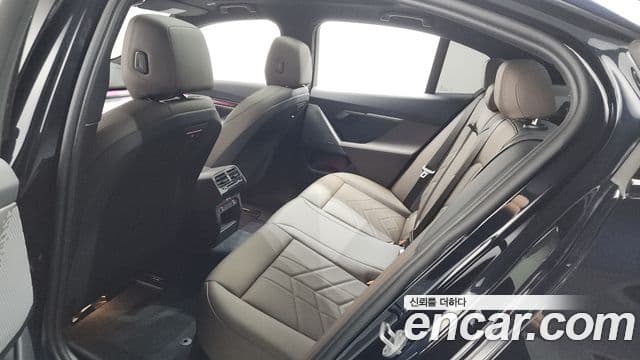 BMW 5 Series 2025 — фото 20 из 20