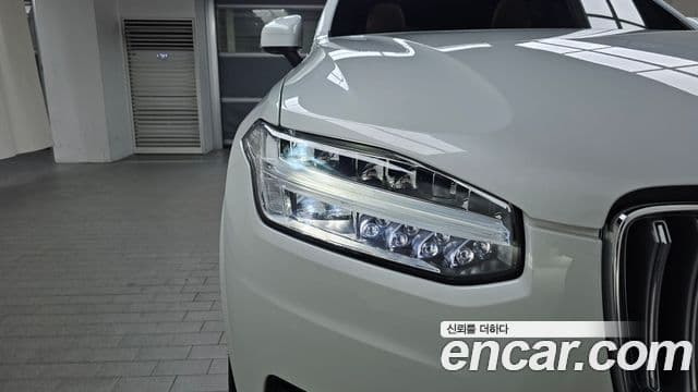 Volvo XC90 2023 — Photo 18/33