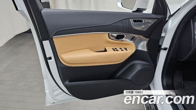 Volvo XC90 2023 — Photo 21/33