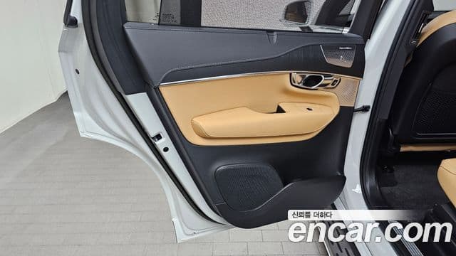 Volvo XC90 2023 — Photo 27/33