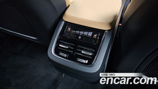 Volvo XC90 2023 — Photo 19/33