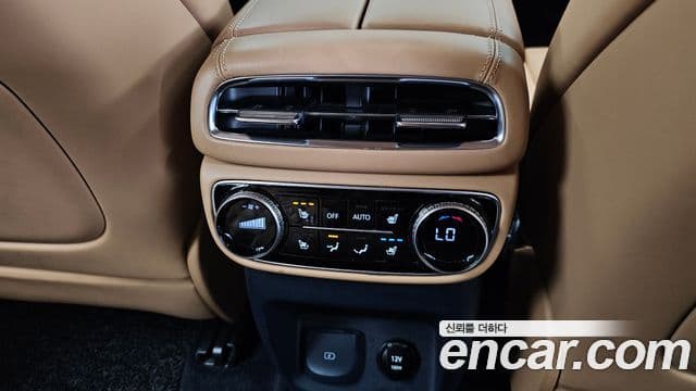 Genesis GV80 2021 — ფოტო 19/20