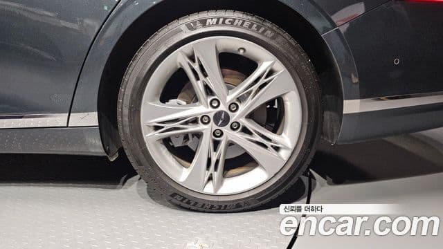 Genesis G90 2022 — Photo 2/31