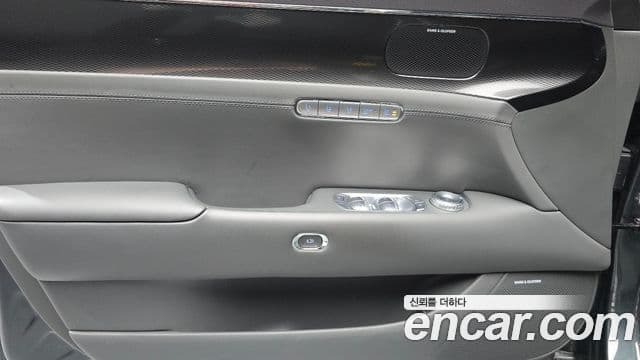 Genesis G90 2022 — Photo 16/31