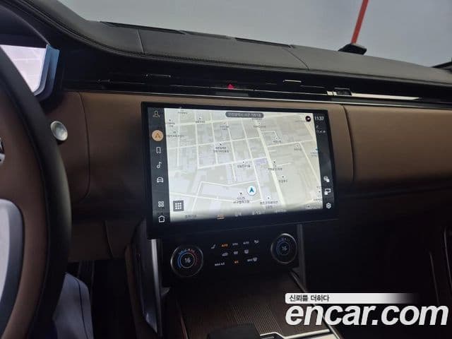 Land Rover Range Rover 2022 — ფოტო 13/20