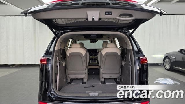 Kia Carnival 2021 — Фото 17/20