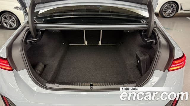 BMW 5 Series 2025 — фото 17 из 18