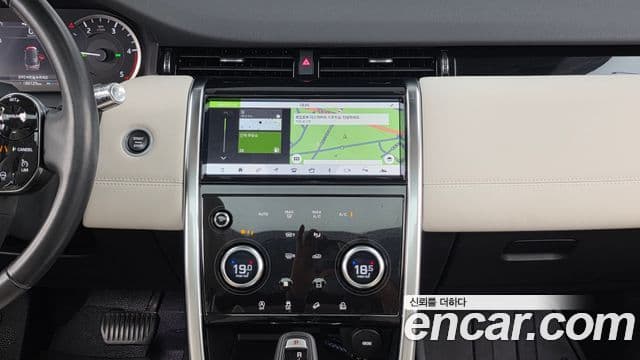 Land Rover Discovery Sport 2020 — ფოტო 14/20