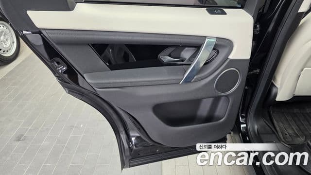 Land Rover Discovery Sport 2020 — Photo 10/33