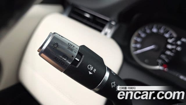 Land Rover Discovery Sport 2020 — Photo 28/33